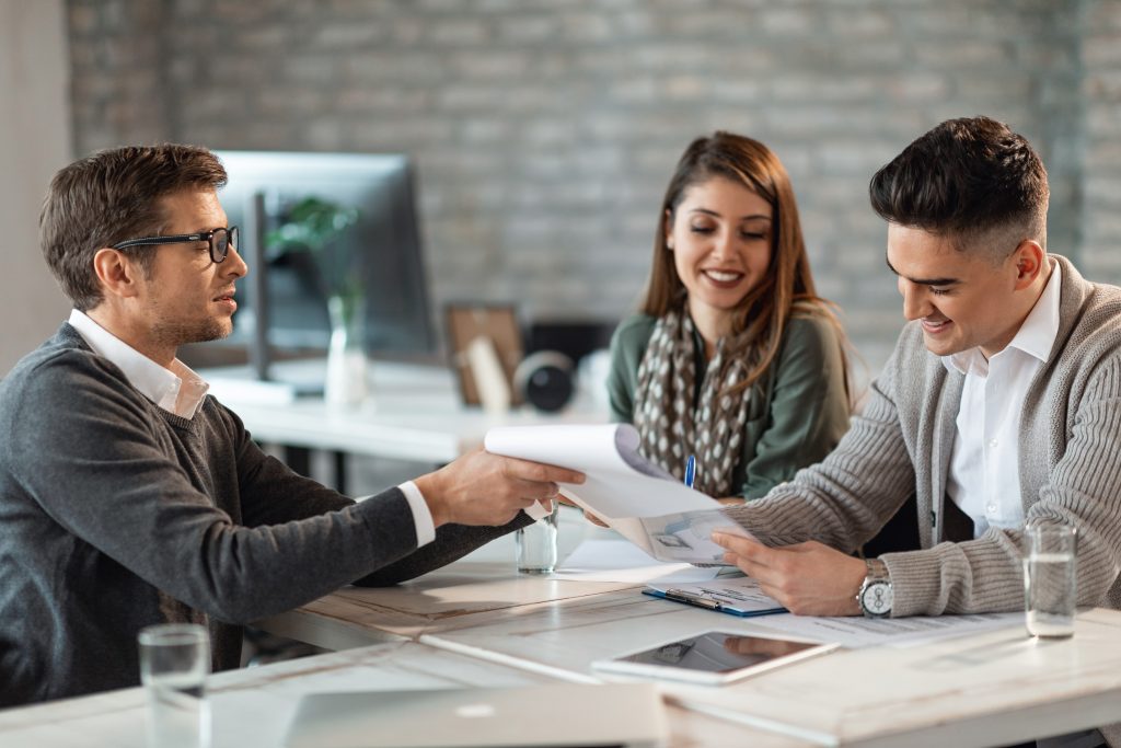 Young couple applying for a payday loan in florida